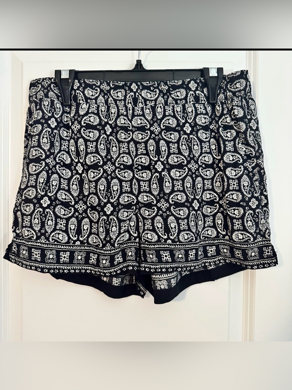 Madewell Black & White Paisley Print High Rise Shorts | Size S